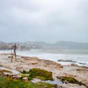 La tormenta Gloria deja árboles caídos, daños en las paredes y en la vía pública de Moraira